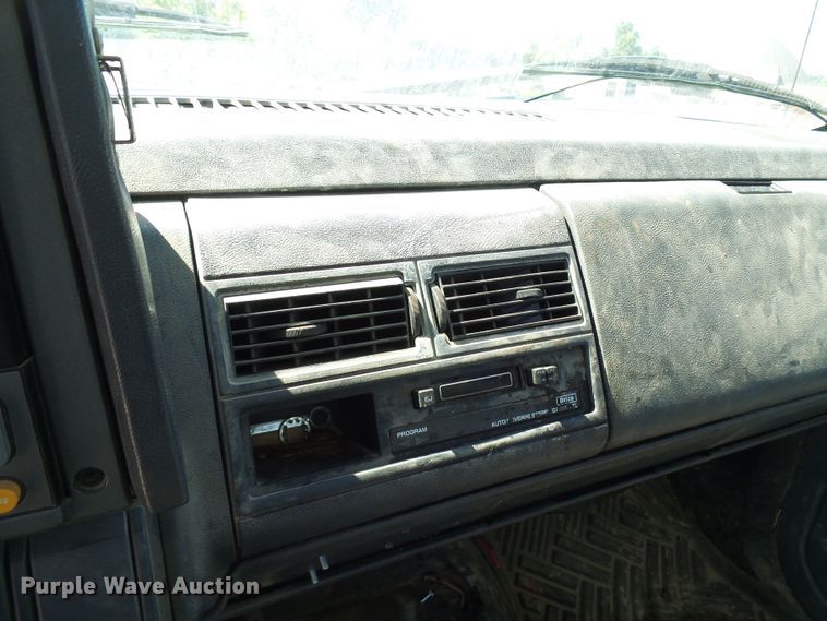 image for item DG2047 2001 Chevrolet C7500  service truck with crane