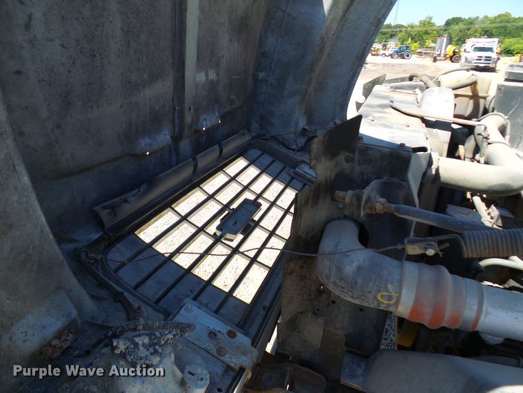 image for item DG2047 2001 Chevrolet C7500  service truck with crane