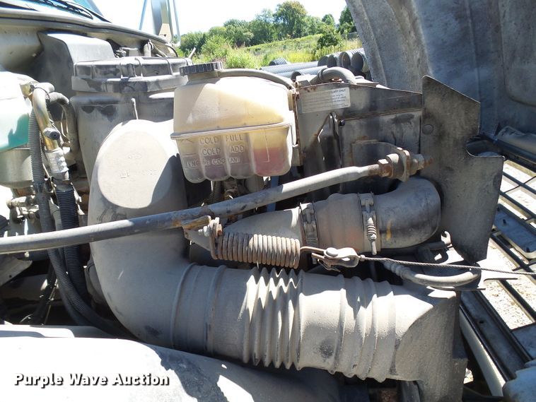 image for item DG2047 2001 Chevrolet C7500  service truck with crane