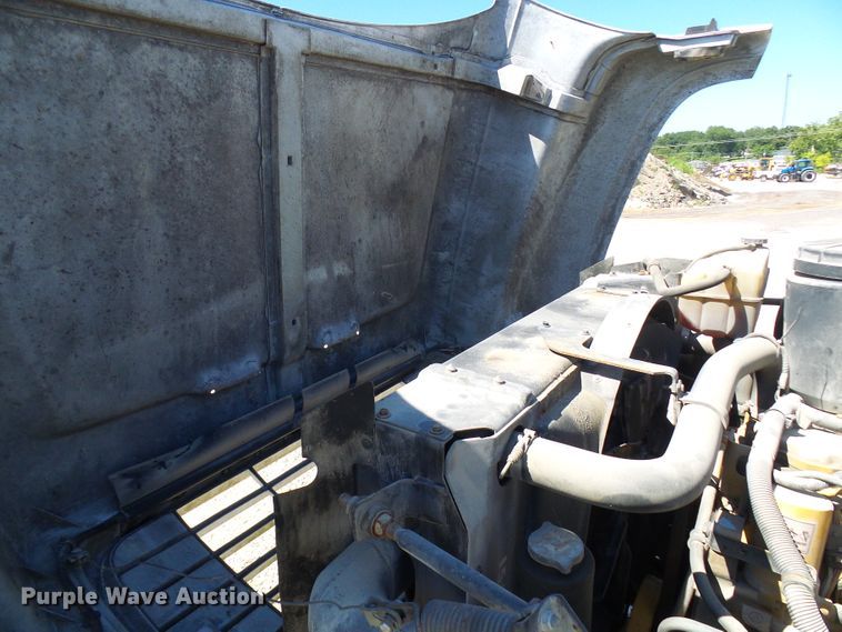 image for item DG2047 2001 Chevrolet C7500  service truck with crane