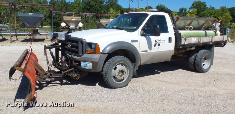 image for item DG2048 2005 Ford F550 Super Duty  flatbed truck