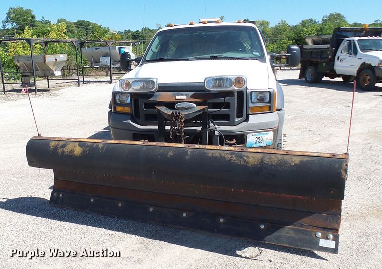 image for item DG2048 2005 Ford F550 Super Duty  flatbed truck