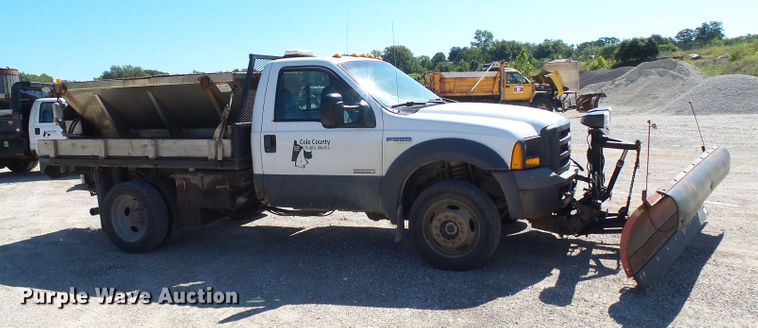 image for item DG2048 2005 Ford F550 Super Duty  flatbed truck
