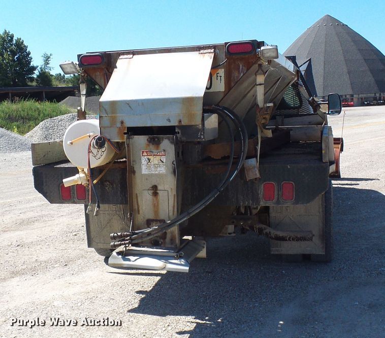 image for item DG2048 2005 Ford F550 Super Duty  flatbed truck