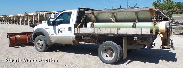 image for item DG2048 2005 Ford F550 Super Duty  flatbed truck