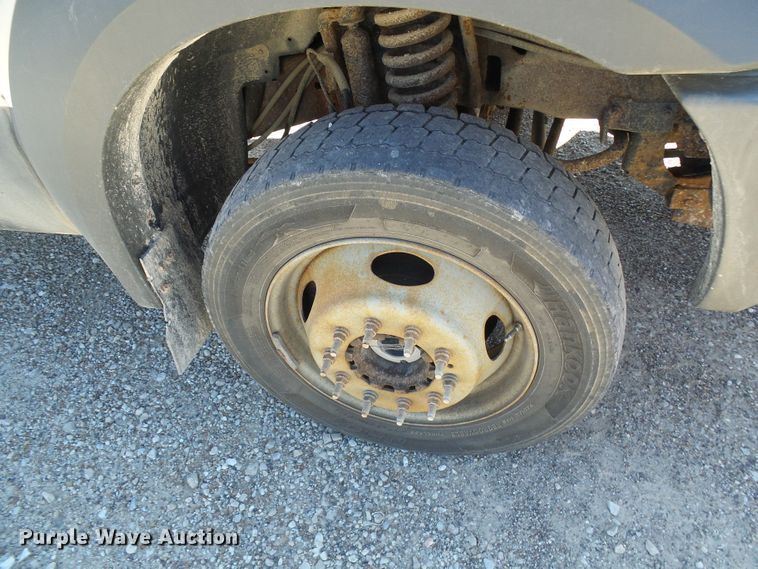 image for item DG2048 2005 Ford F550 Super Duty  flatbed truck