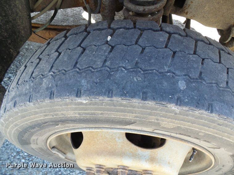 image for item DG2048 2005 Ford F550 Super Duty  flatbed truck