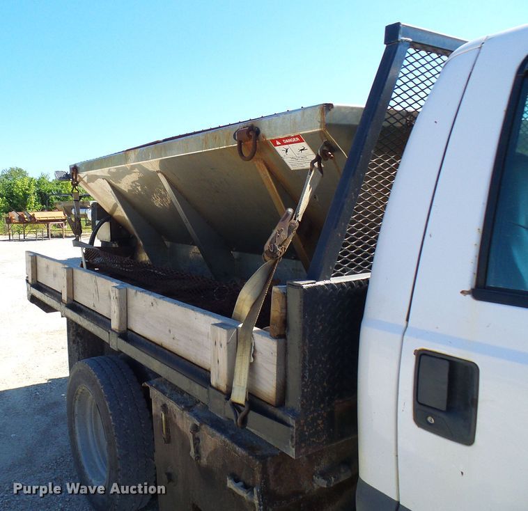 image for item DG2048 2005 Ford F550 Super Duty  flatbed truck