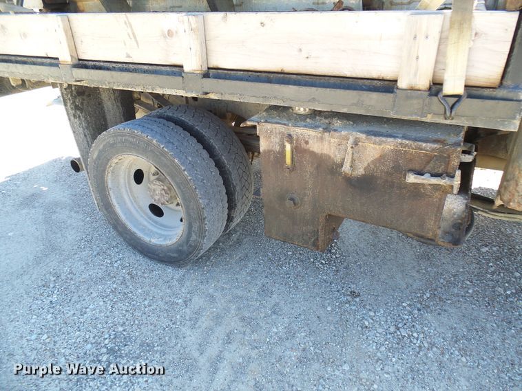 image for item DG2048 2005 Ford F550 Super Duty  flatbed truck