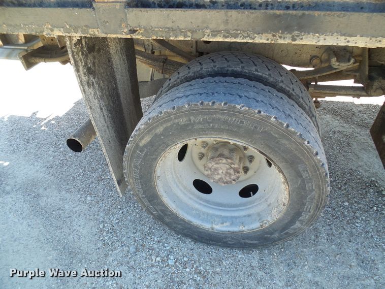 image for item DG2048 2005 Ford F550 Super Duty  flatbed truck