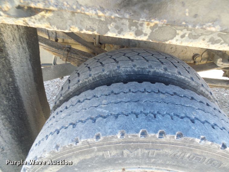 image for item DG2048 2005 Ford F550 Super Duty  flatbed truck