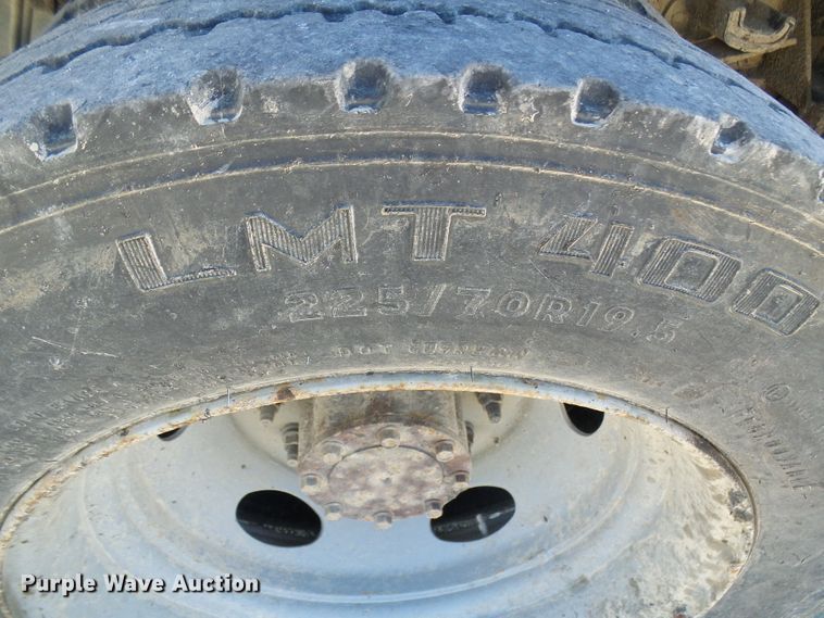 image for item DG2048 2005 Ford F550 Super Duty  flatbed truck