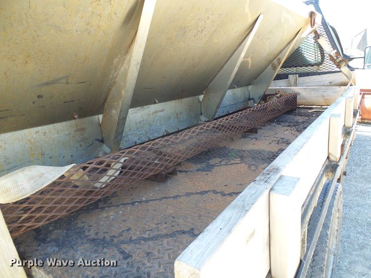 image for item DG2048 2005 Ford F550 Super Duty  flatbed truck