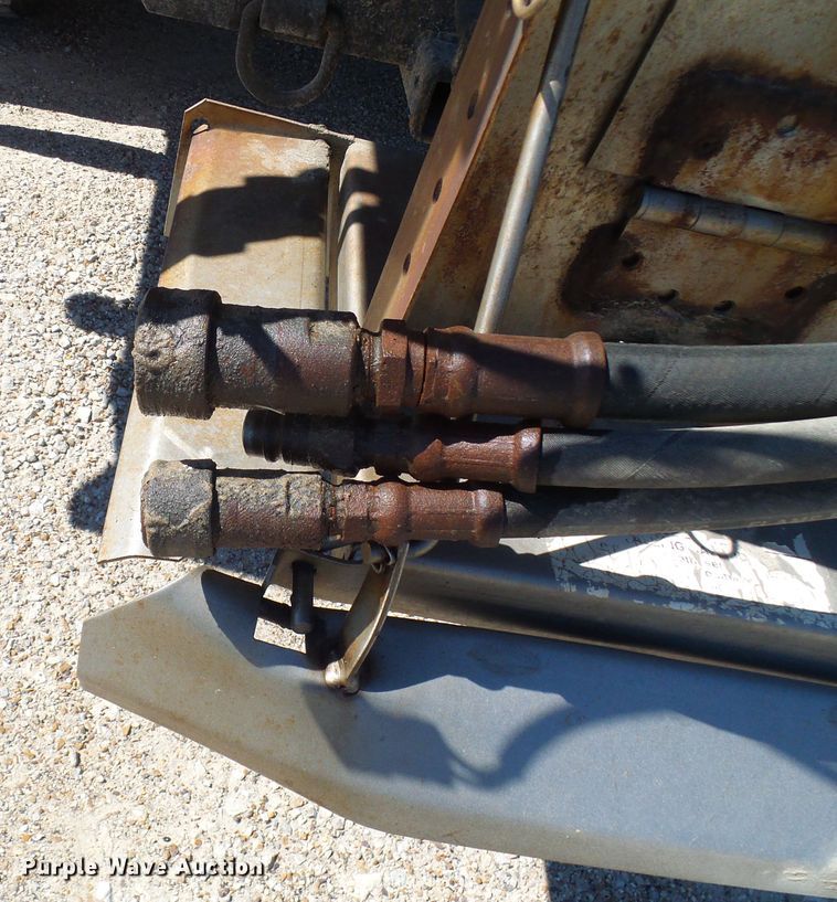 image for item DG2048 2005 Ford F550 Super Duty  flatbed truck