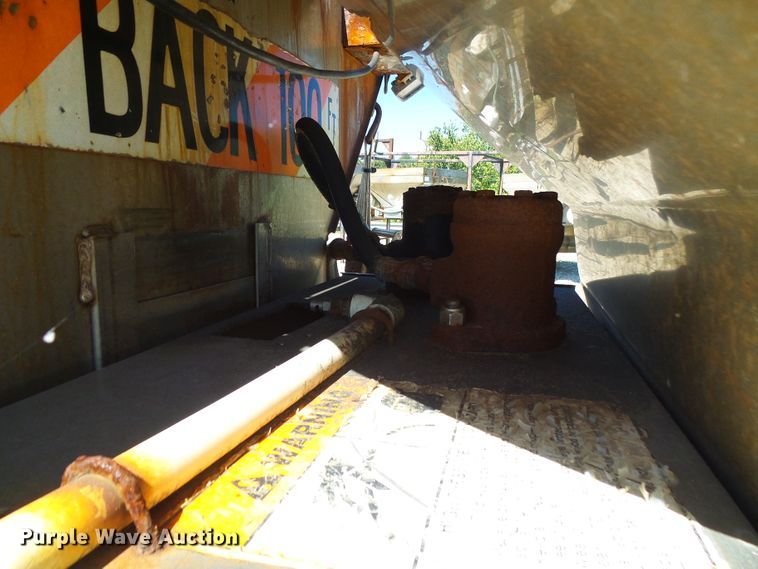 image for item DG2048 2005 Ford F550 Super Duty  flatbed truck