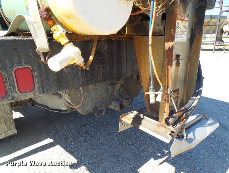 image for item DG2048 2005 Ford F550 Super Duty  flatbed truck