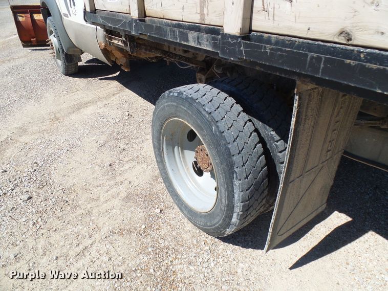image for item DG2048 2005 Ford F550 Super Duty  flatbed truck