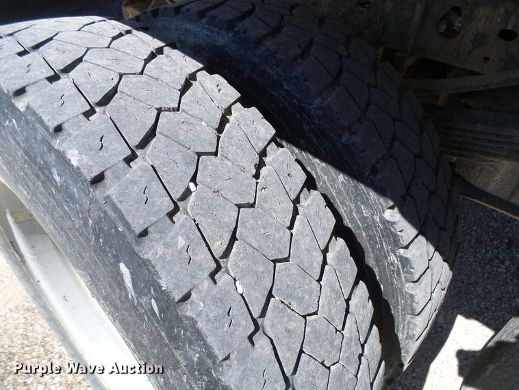 image for item DG2048 2005 Ford F550 Super Duty  flatbed truck