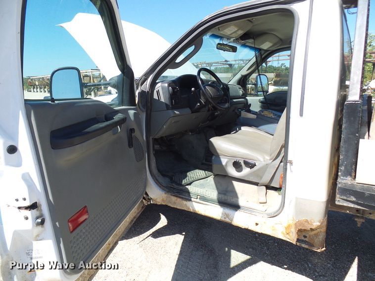 image for item DG2048 2005 Ford F550 Super Duty  flatbed truck