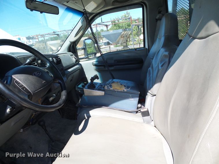 image for item DG2048 2005 Ford F550 Super Duty  flatbed truck