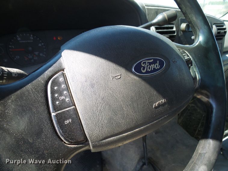 image for item DG2048 2005 Ford F550 Super Duty  flatbed truck