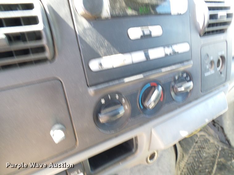 image for item DG2048 2005 Ford F550 Super Duty  flatbed truck