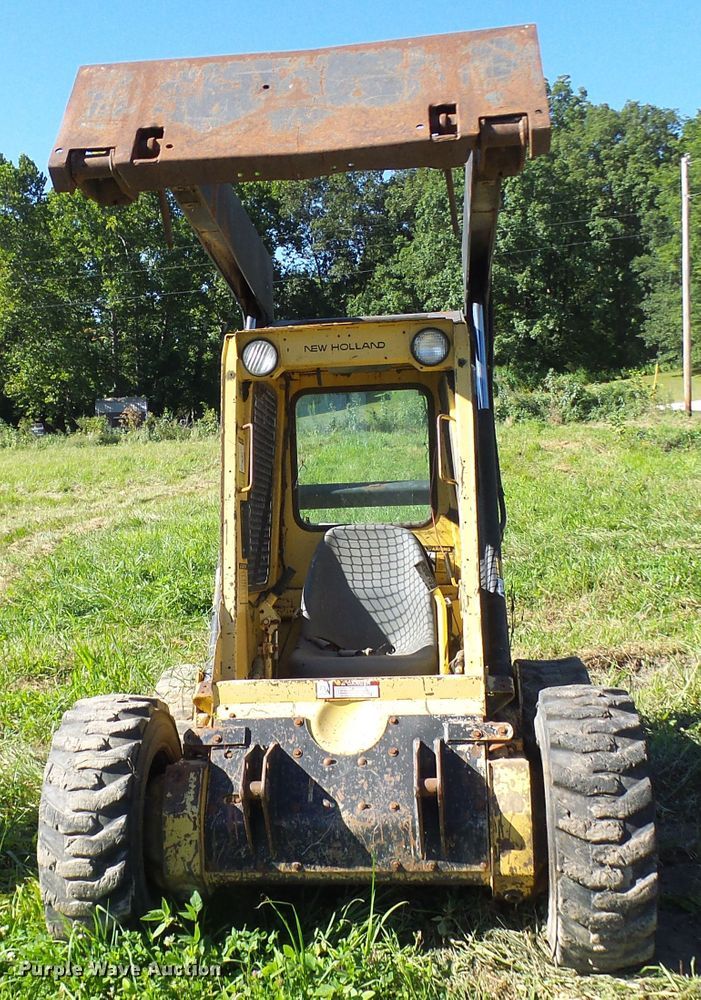 image for item DG2054 1987 New Holland L555  skid steer loader