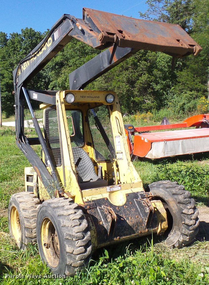 image for item DG2054 1987 New Holland L555  skid steer loader