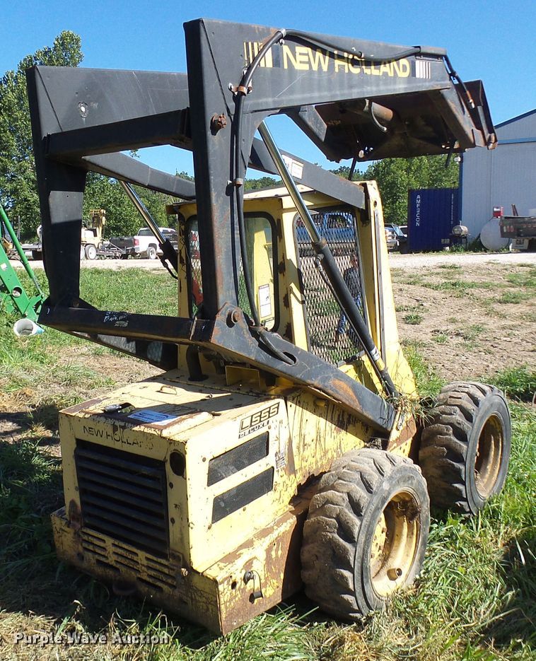 image for item DG2054 1987 New Holland L555  skid steer loader