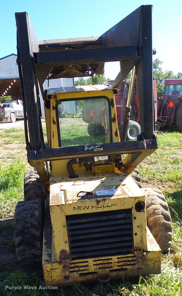 image for item DG2054 1987 New Holland L555  skid steer loader