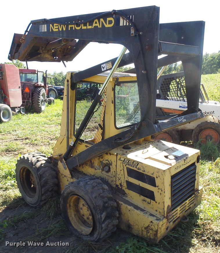image for item DG2054 1987 New Holland L555  skid steer loader