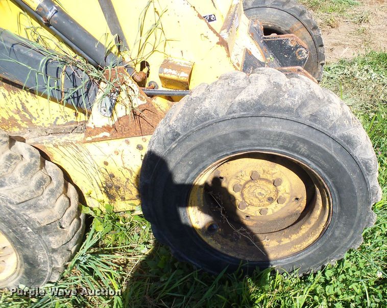 image for item DG2054 1987 New Holland L555  skid steer loader