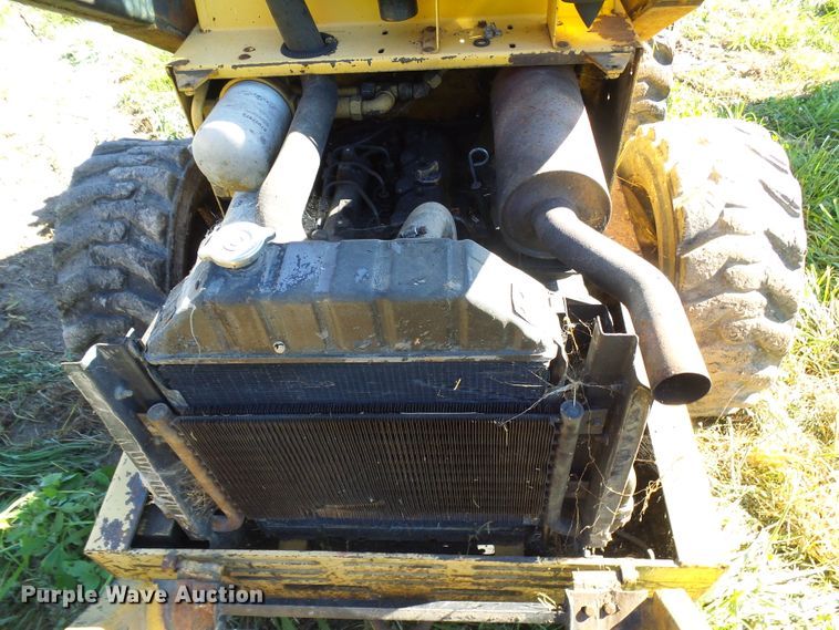 image for item DG2054 1987 New Holland L555  skid steer loader