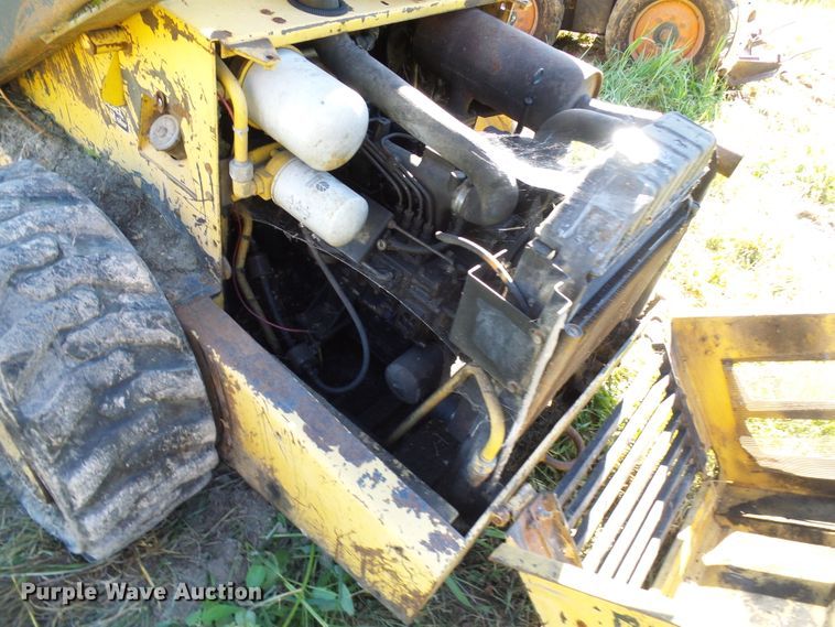image for item DG2054 1987 New Holland L555  skid steer loader