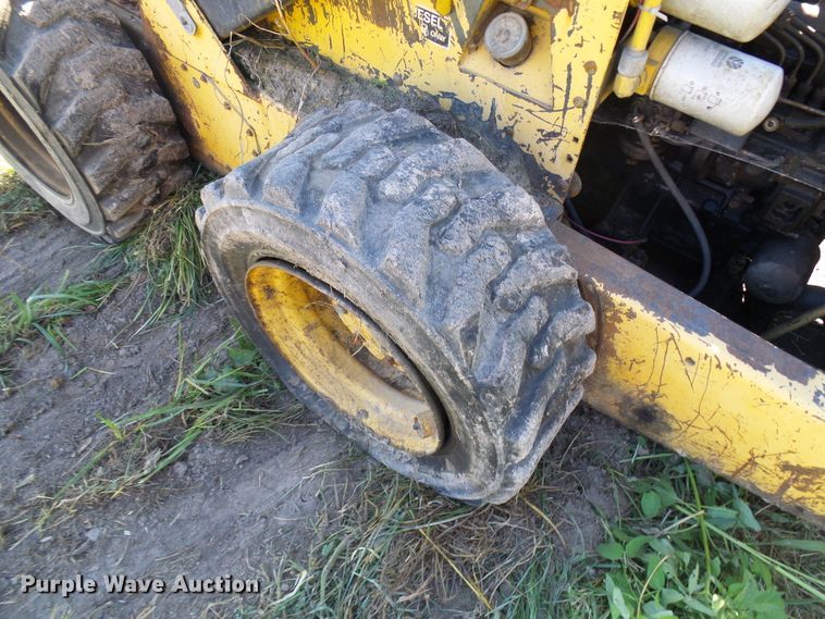 image for item DG2054 1987 New Holland L555  skid steer loader