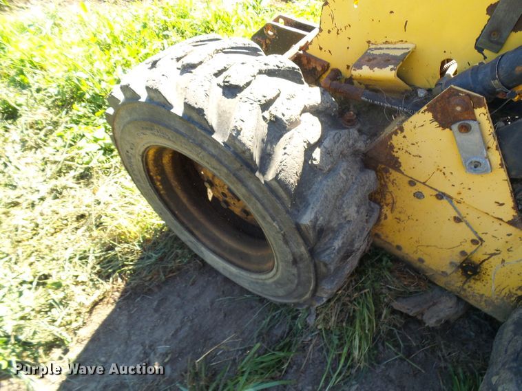 image for item DG2054 1987 New Holland L555  skid steer loader