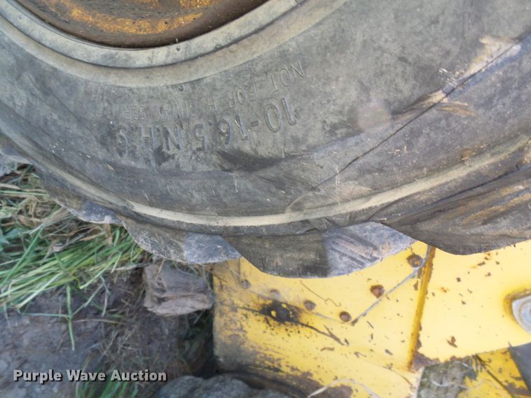 image for item DG2054 1987 New Holland L555  skid steer loader