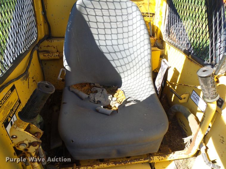 image for item DG2054 1987 New Holland L555  skid steer loader