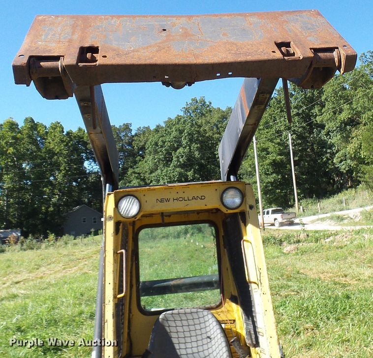 image for item DG2054 1987 New Holland L555  skid steer loader