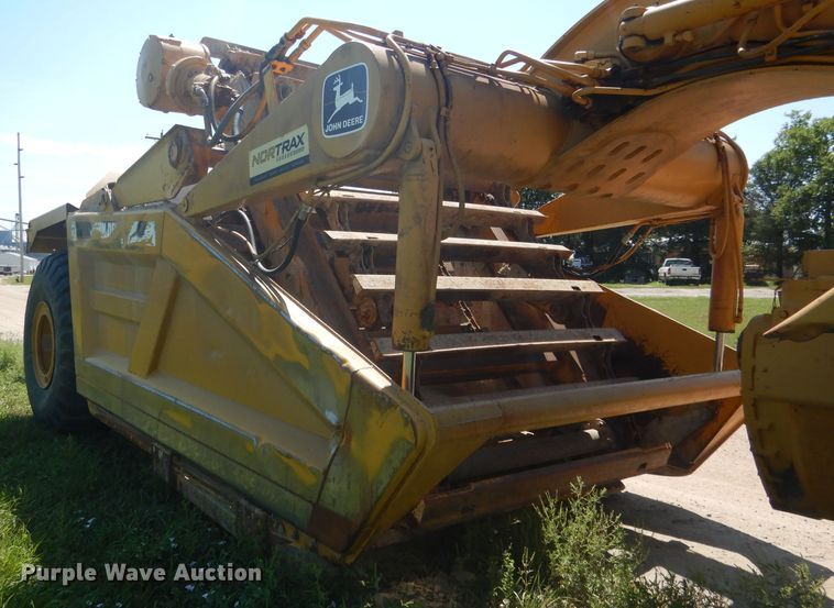 image for item DG4554 1986 John Deere 862B  elevating scraper