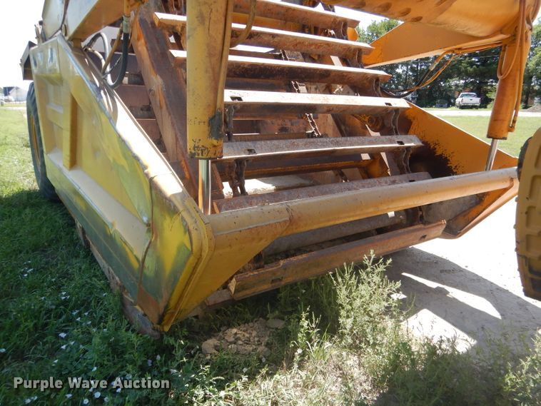 image for item DG4554 1986 John Deere 862B  elevating scraper