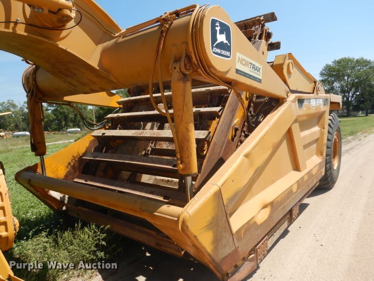 image for item DG4554 1986 John Deere 862B  elevating scraper