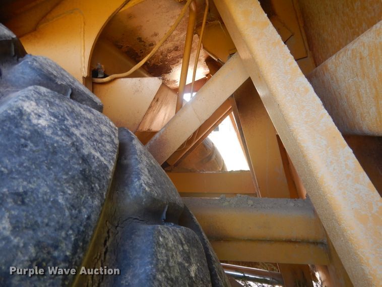 image for item DG4554 1986 John Deere 862B  elevating scraper