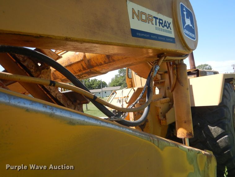 image for item DG4554 1986 John Deere 862B  elevating scraper