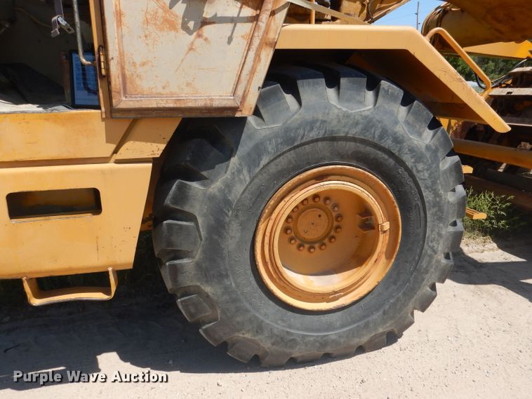 image for item DG4554 1986 John Deere 862B  elevating scraper