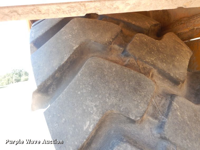 image for item DG4554 1986 John Deere 862B  elevating scraper