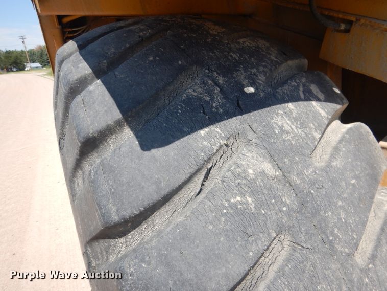 image for item DG4554 1986 John Deere 862B  elevating scraper