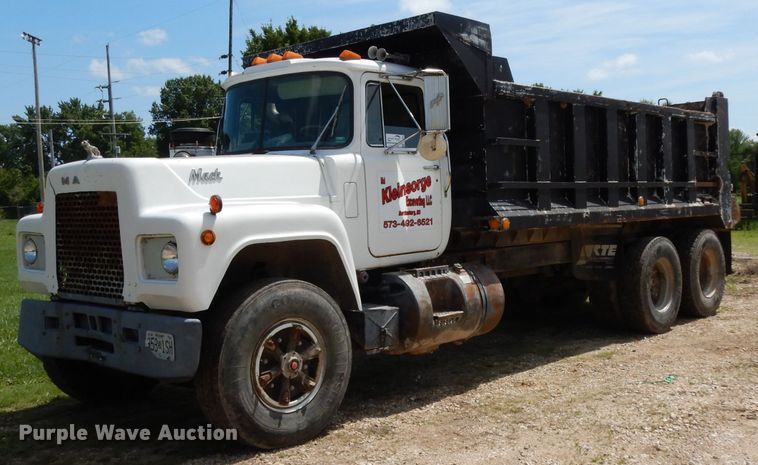 image for item DG6953 1980 Mack  dump truck