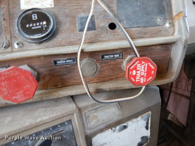 image for item DG6953 1980 Mack  dump truck