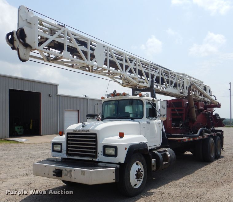 image for item DG8695 1995 Mack RD688S  drilling rig truck